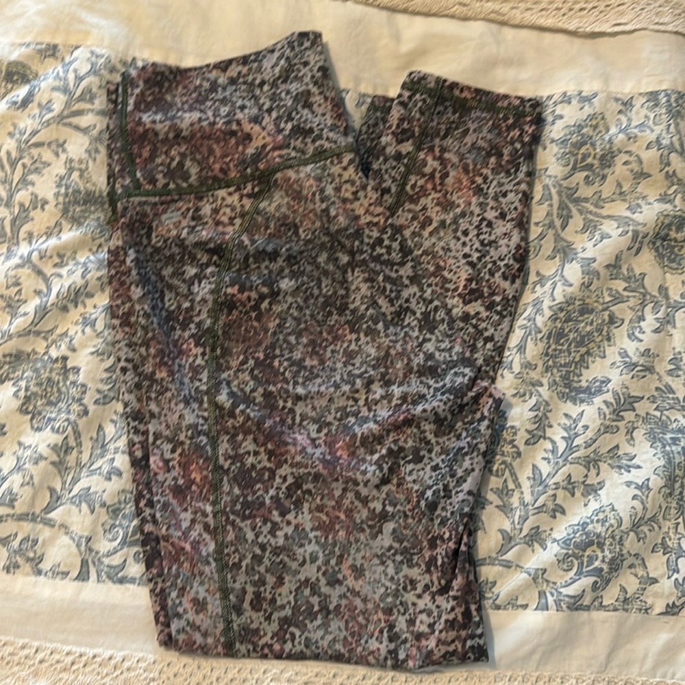 Fabletics powehold printed leggings size medium. Only worn a few times.